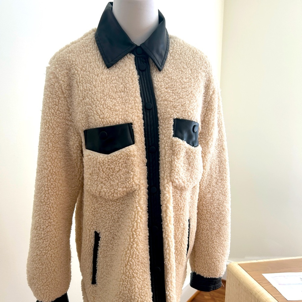 BLANK NYC SHERPA JACKET WORH FAUX LEATHER DETAILING
